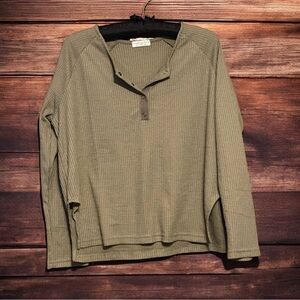 PAPER CRANE WAFFLE KNIT OLIVE GREEN TOP SIZE LARGE